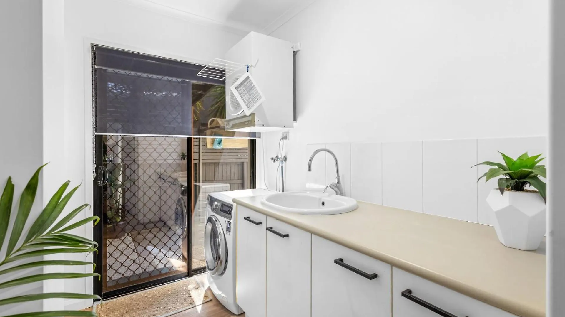 5 Pennant Court Peregian Springs Villa 0*,  Avustralya